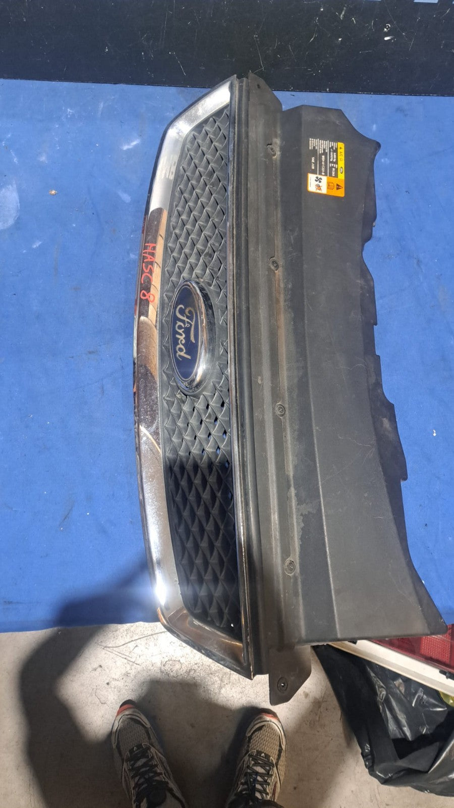 Masc 8 Mascherina anteriore Ford Focus Berlina 3° Serie 4M51-8138-AE