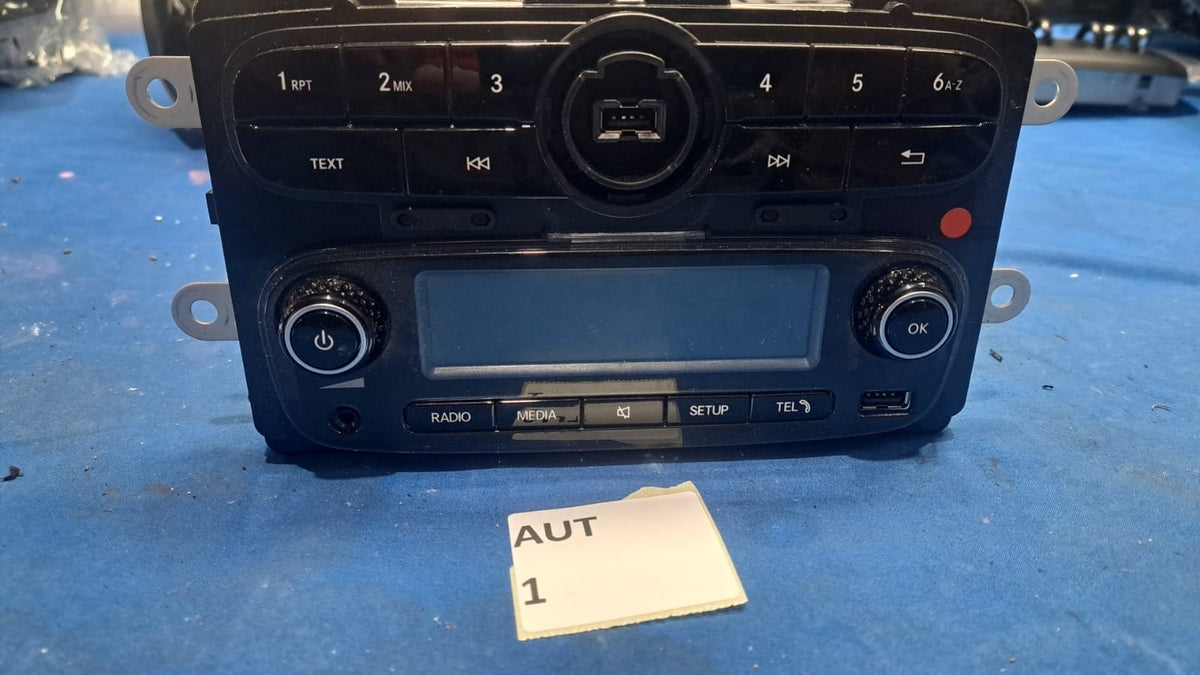 Aut 1 Autoradio Smart 453 dal 2014 in poi senza tappo