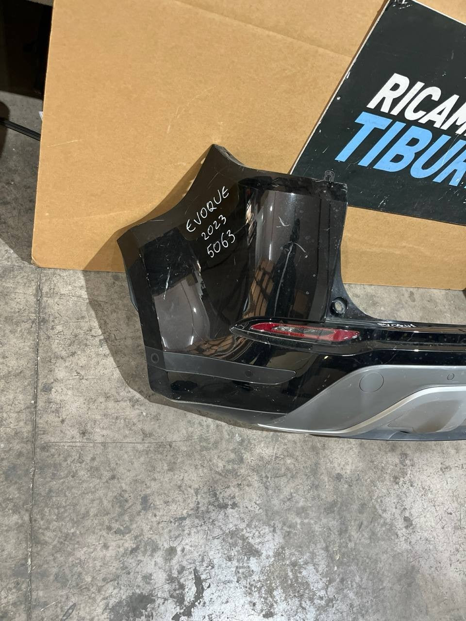 Par 5063 paraurti posteriore Range Rover Evoque dal 2023