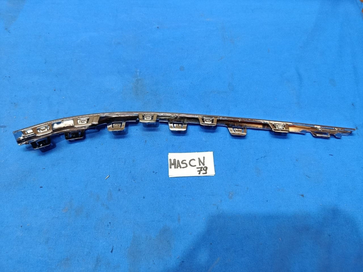 Masc N 79 - Modanatura paraurti nuova anteriore destra Volkswagen Passat B8