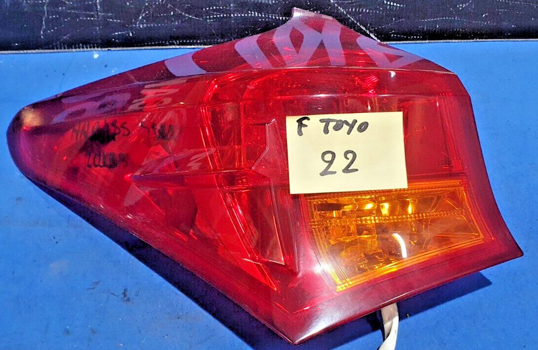 F TOYO 22 - Fanale Posteriore sinistro  Toyota auris sw station wagon 2013