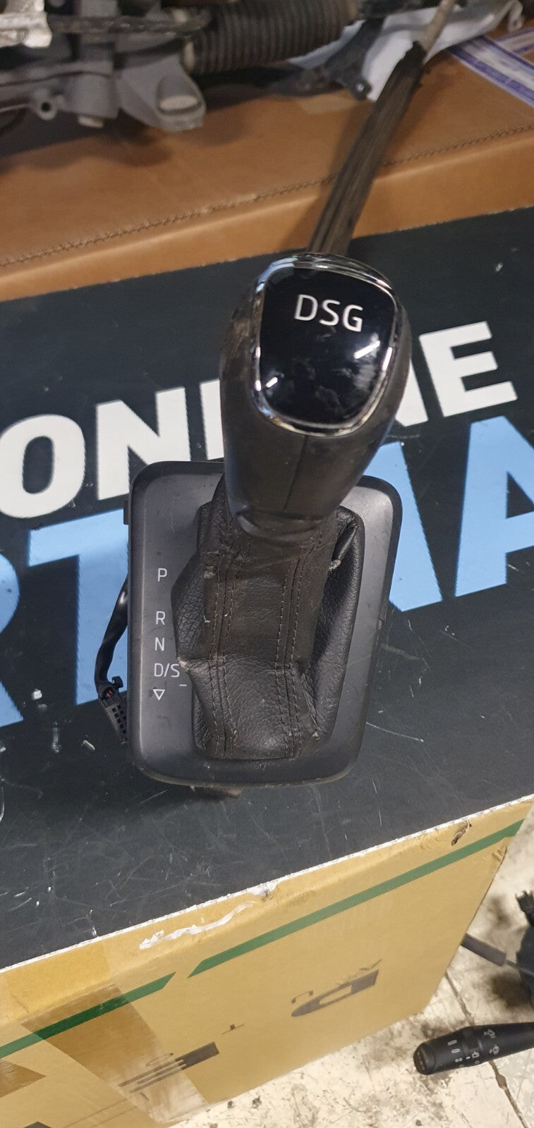 Leva cambio automatico Skoda Rapid 6ra713025al