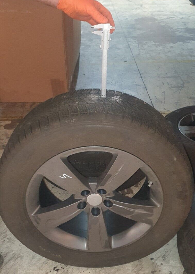 Treno Cerchi in lega e Gomme  Range Rover Velar Diametro 19 gomme invernali