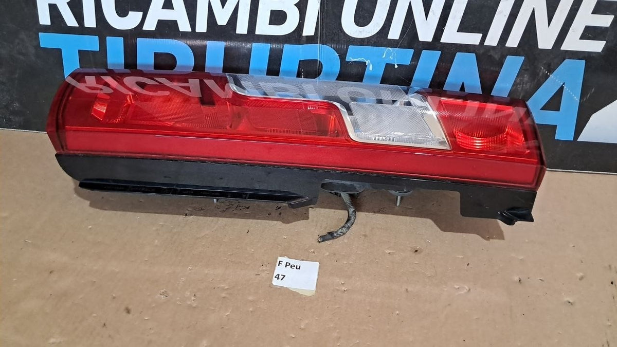 f peu 47 Fanale posteriore interno destro Peugeot boxer dal 2014 in poi