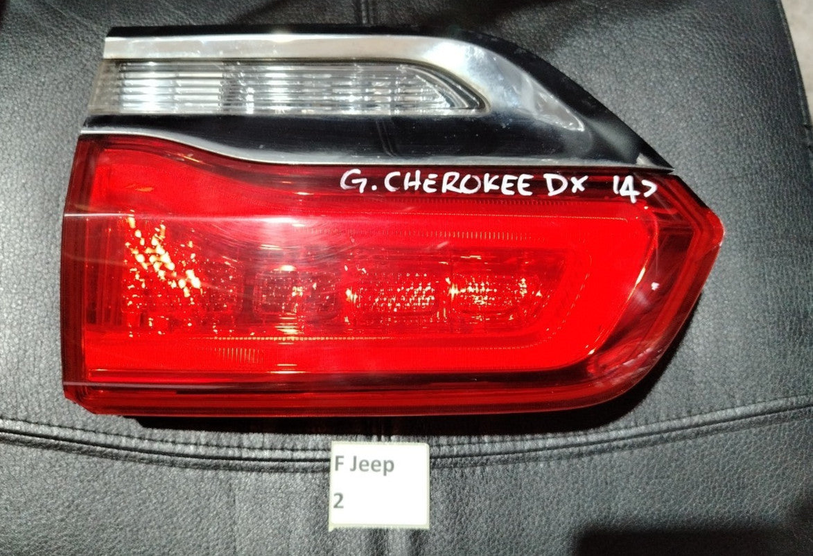 Fanale posteriore interno destro Jeep Grand Cherokee 2010 in poi Scheggiato