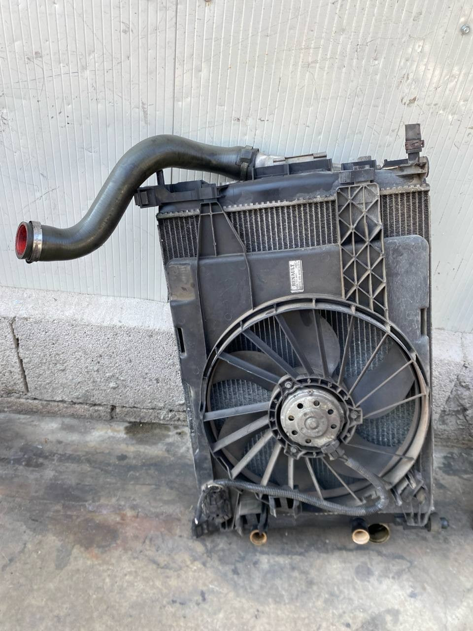 Muso completo musata Renault Megane dal 2002 1.5D parafango destro con difetto