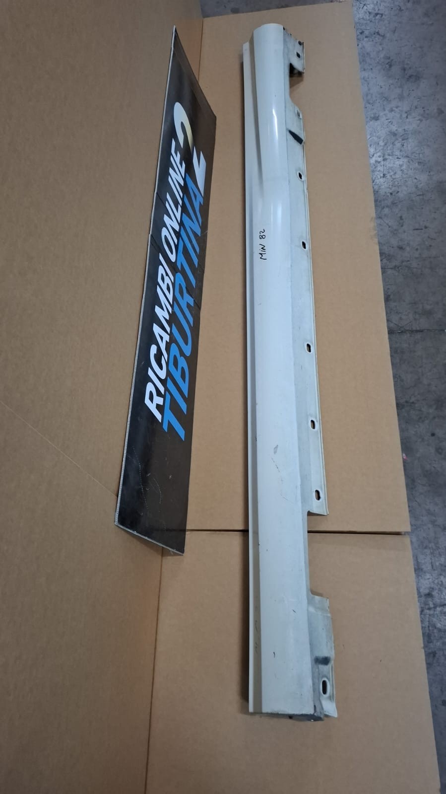 Min 82 - Minigonna sinistro Mercedes classe c amg cod a2046981354 anno 07 in poi