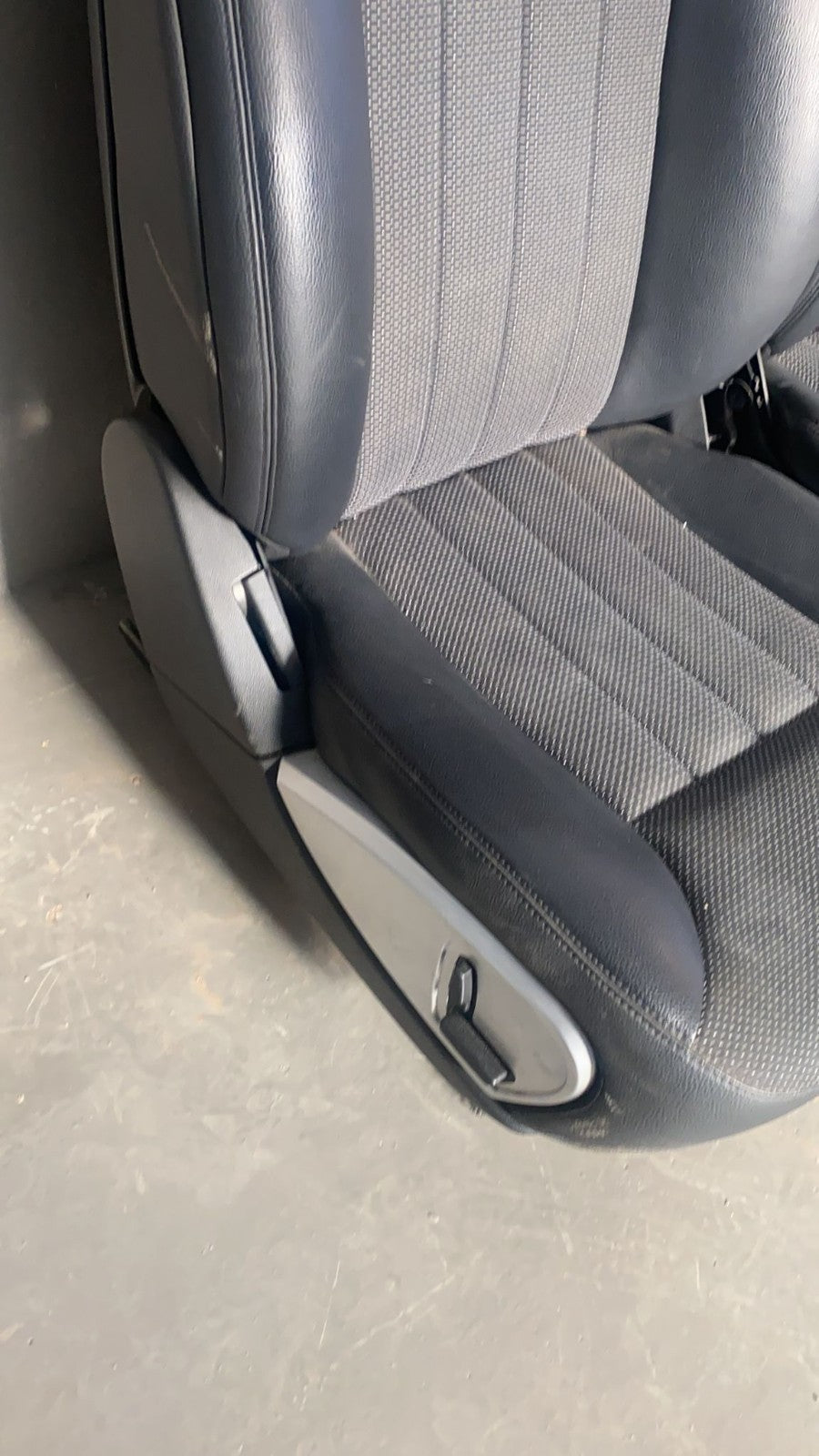 Tappezzeria Mercedes classe a W176 pelle laterale e stoffa al centro