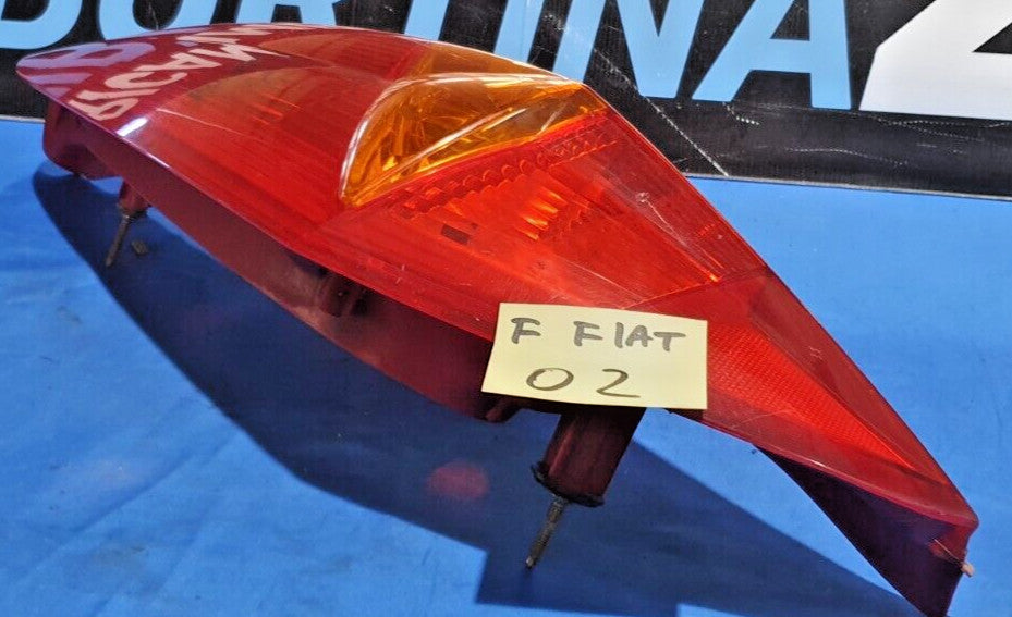 2 Bis - Fanale Posteriore sinistro Fiat Punto 2° serie 3 porte con portalampade