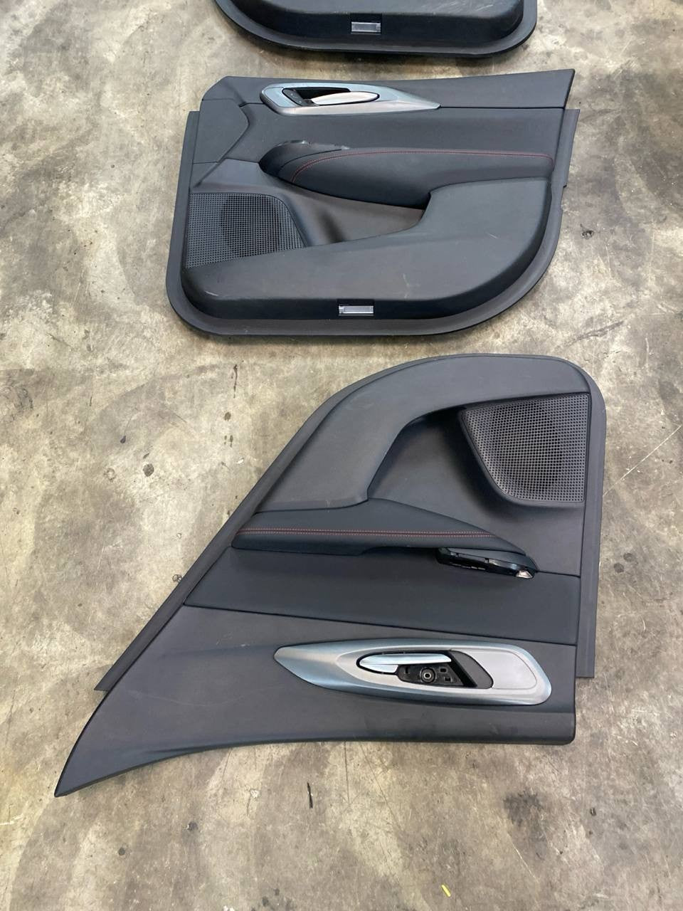 Tappezzeria Alfa Romeo Tonale dal 2022 pelle e alcantara senza airbag sedili