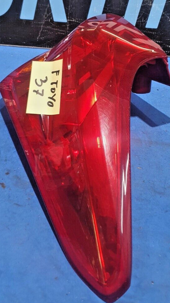 F TOYO 37 - Fanale Posteriore Toyota Auris destro sw