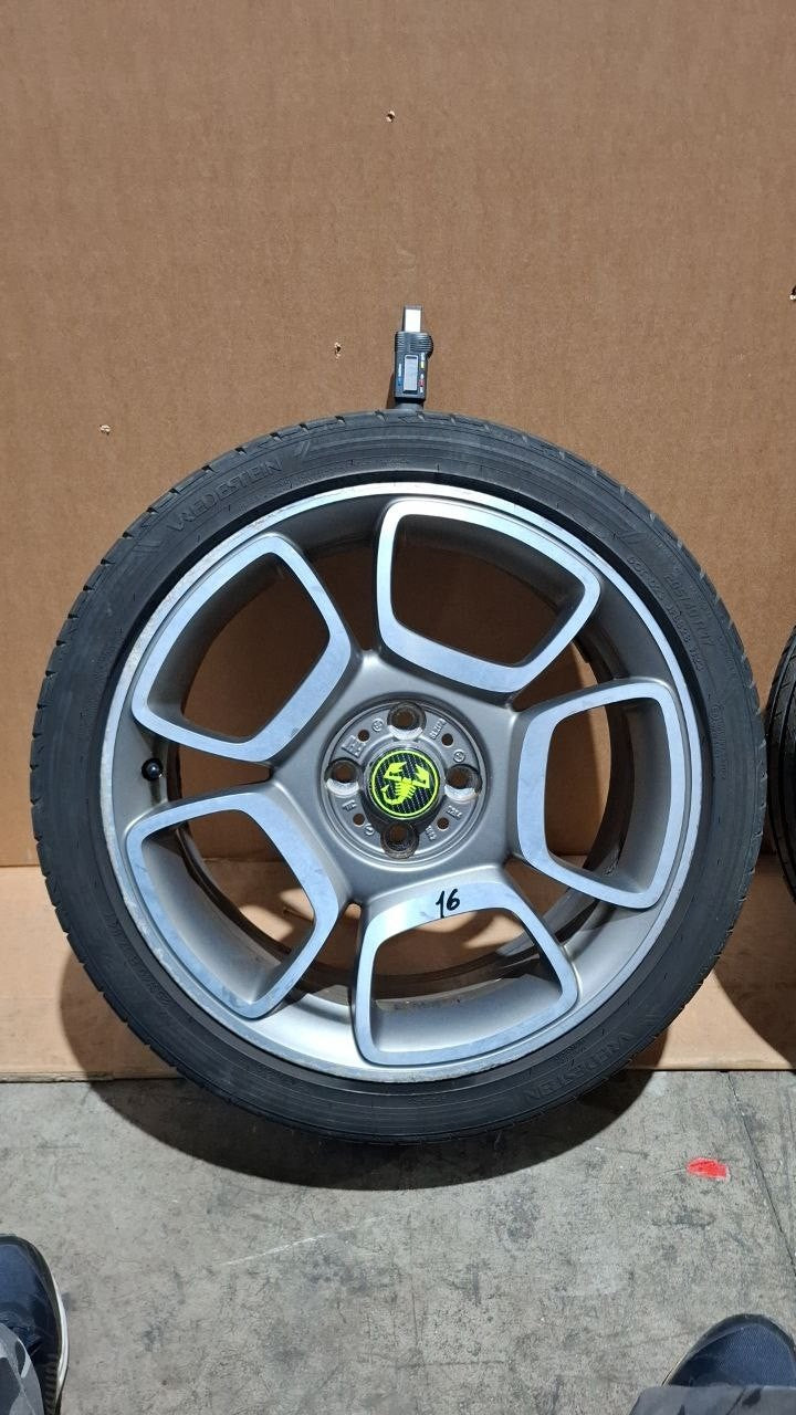 16 cerchi e gomme estive fiat 500 abarth 205/40/17 vredestein dot 1123 2 con 5mm