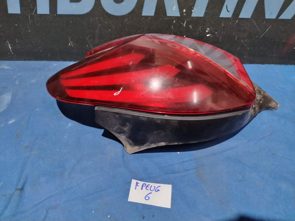 F Peug 6 - Fanale posteriore stop Peugeot 208 destro