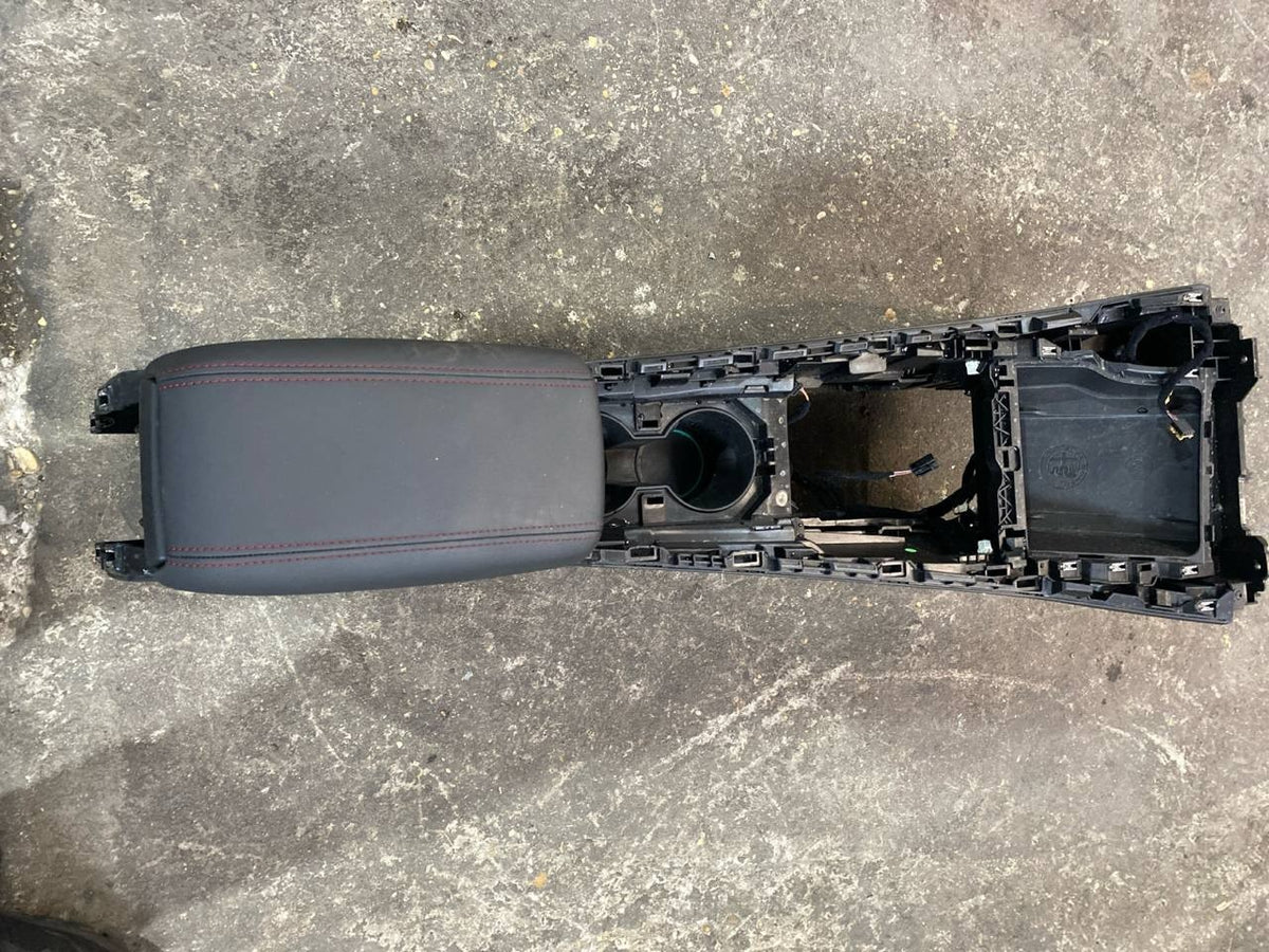 Tappezzeria Alfa Romeo Tonale dal 2022 pelle e alcantara senza airbag sedili