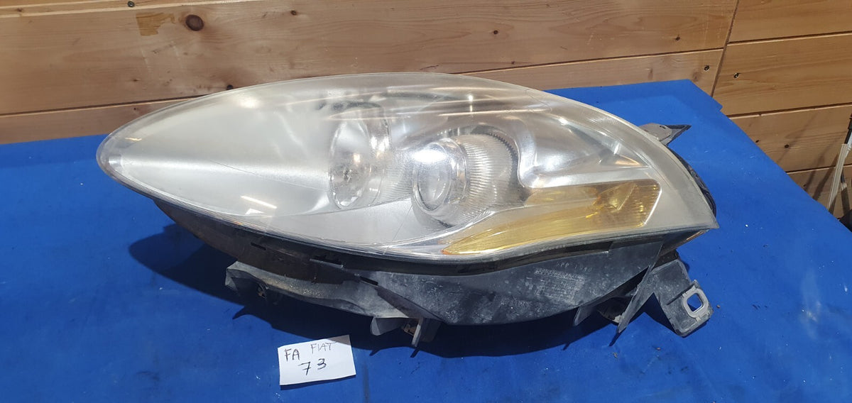 FA 73 - Faro anteriore Fiat Bravo sinistro 51757538 con attacco rotto e bucato