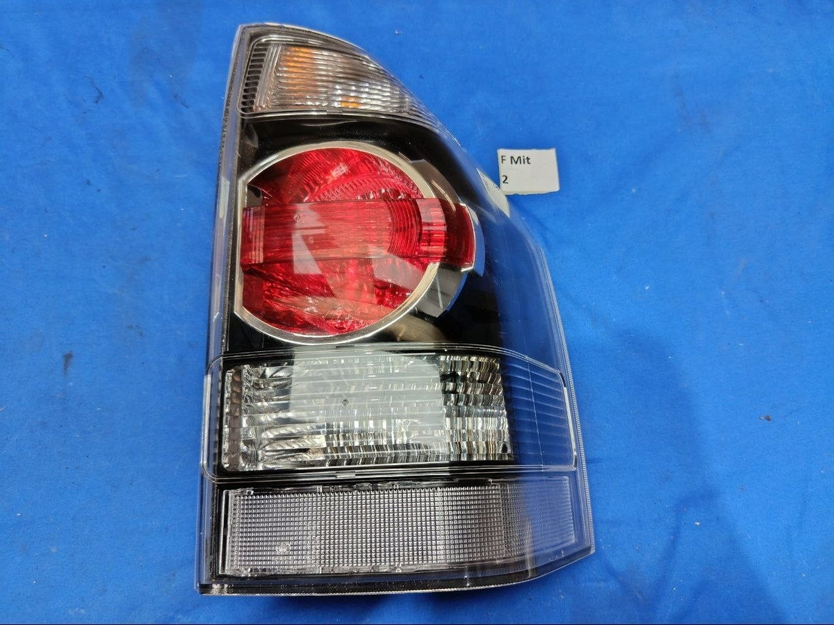 F Mit 2 - Fanale posteriore stop Destro Mitsubishi Pajero dal 2006