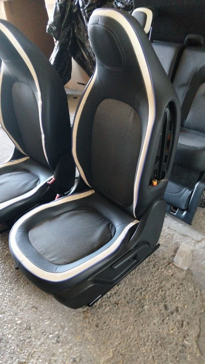 Tappezzeria completa Renault Twingo in misto pelle e stoffa 2014 in poi