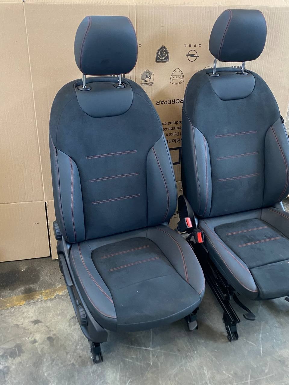 Tappezzeria Mercedes GLA H247 dal 2020 in pelle e alcantara senza airbag sedili