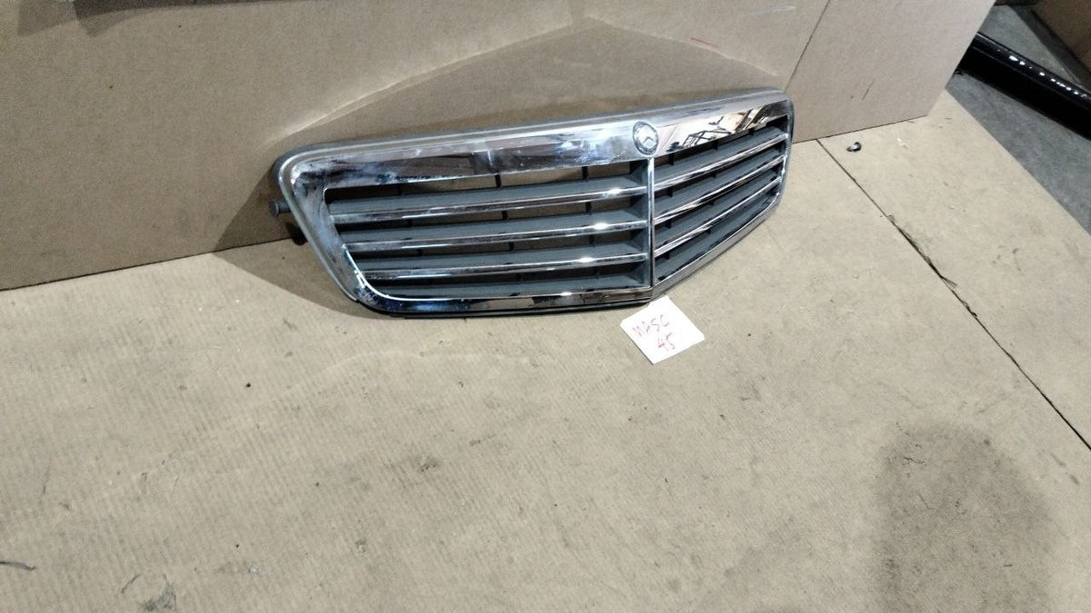 Masc45 mascherina centrale  anteriore Mercedes Benz classe C W204 attacco rotto
