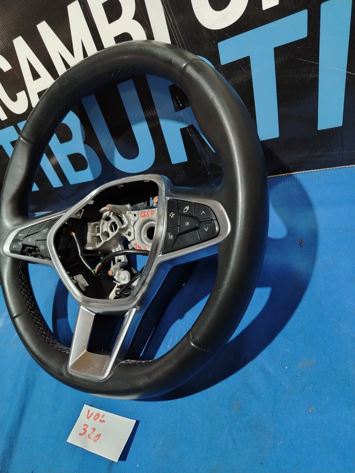 Vol 320 - Volante Renault Clio dal 2019 con tasto rotto