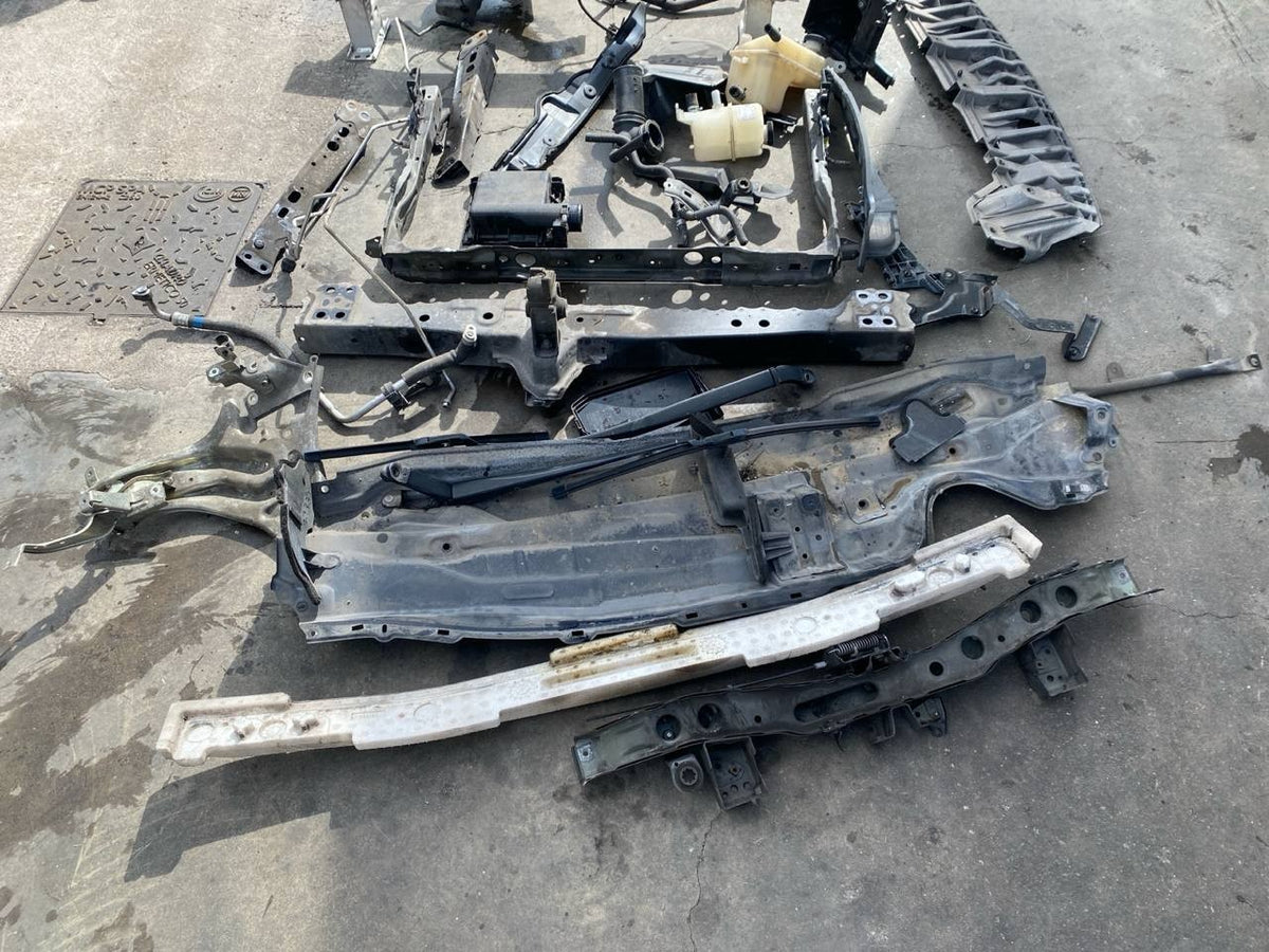 Muso completo musata Toyota Prius 2009 2015 1.8 Bz Hybrid paraurti con difetto