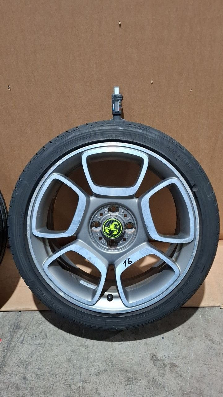 16 cerchi e gomme estive fiat 500 abarth 205/40/17 vredestein dot 1123 2 con 5mm