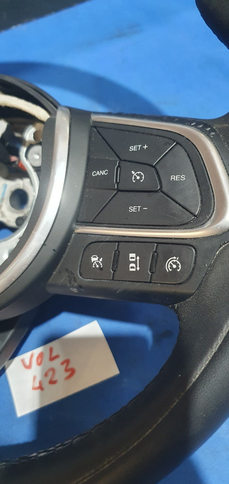 Vol 423 - Volante Fiat 500 x con plastica spellata
