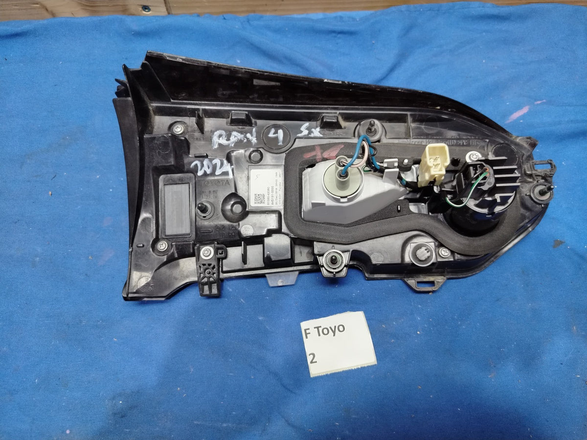 F Toyo 2 - Fanale posteriore stop interno sinistro Toyota Rav 4 2024 81580-42080