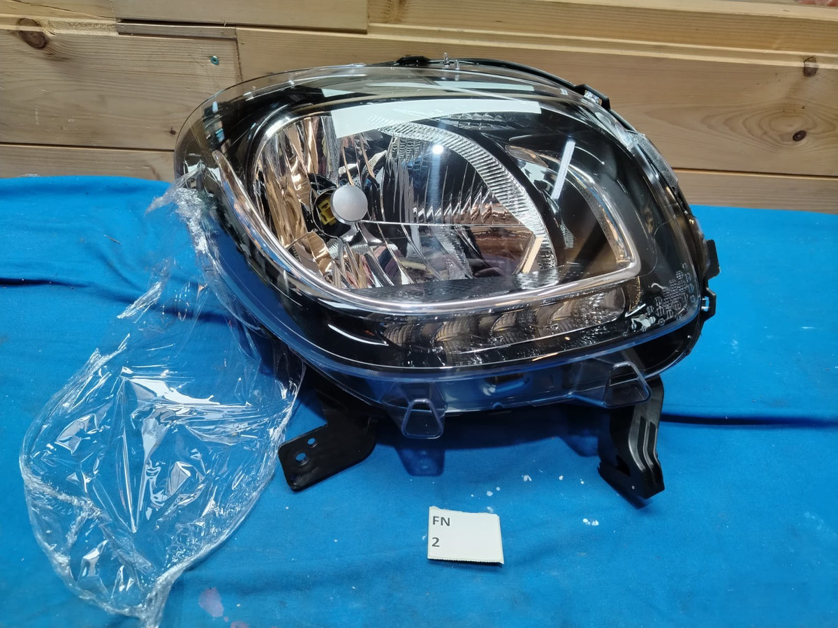 FN 2 - Faro anteriore nuovo commerciale Smart 453 Led a puntini destro