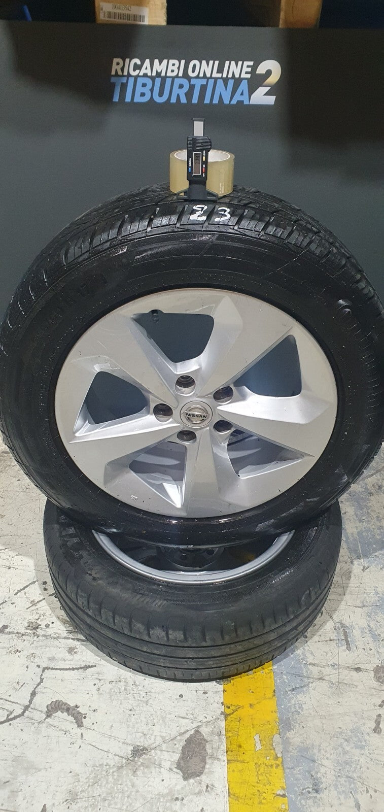 Gomme e cerchi  per Nissan Qashqai 4 cerchi con 3 gomme Continental