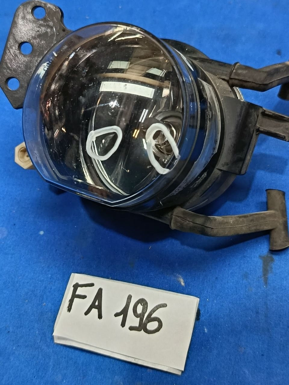 FA 196 - Fanale anteriore con difetto fendinebbia destro BMW serie 3 E90 E91 E92