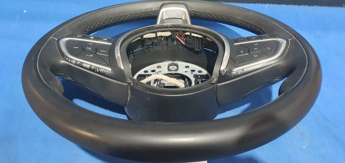 Vol 423 - Volante Fiat 500 x con plastica spellata