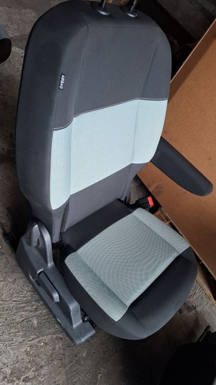 Tappezzeria in stoffa nera e celeste citroen berlingo con airbag sedile dal 2018