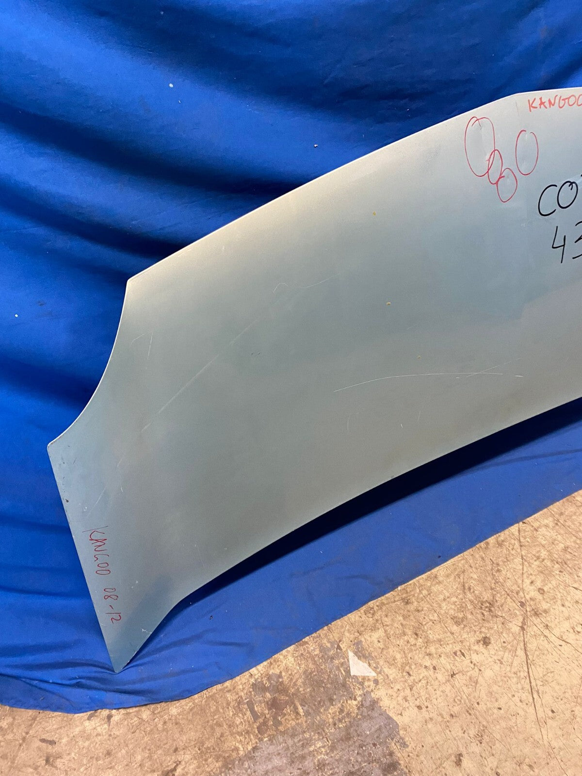 Cofano Anteriore Renault Kangoo Anno 2008-2012 Con qualche difetto