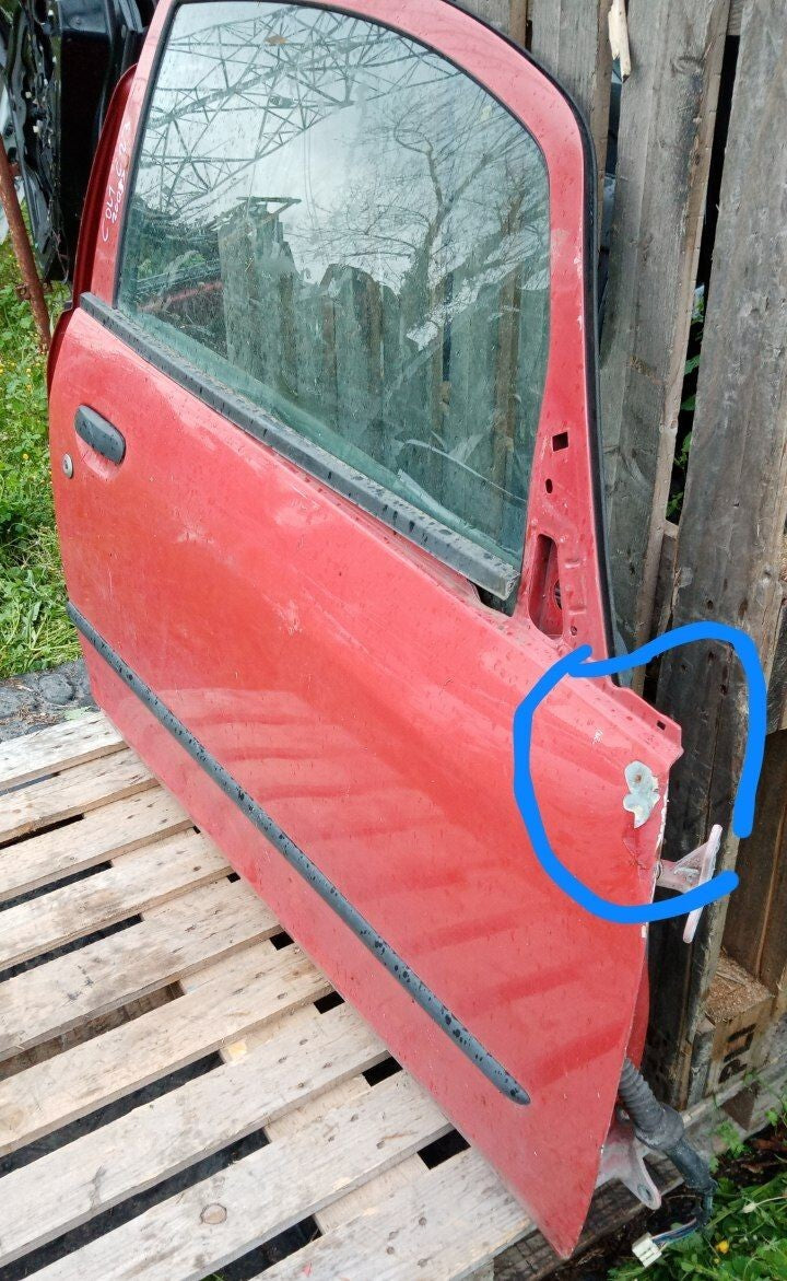 Portiera sportello anteriore destro Mitsubishi Colt 3 porte dal 2005 con difetto