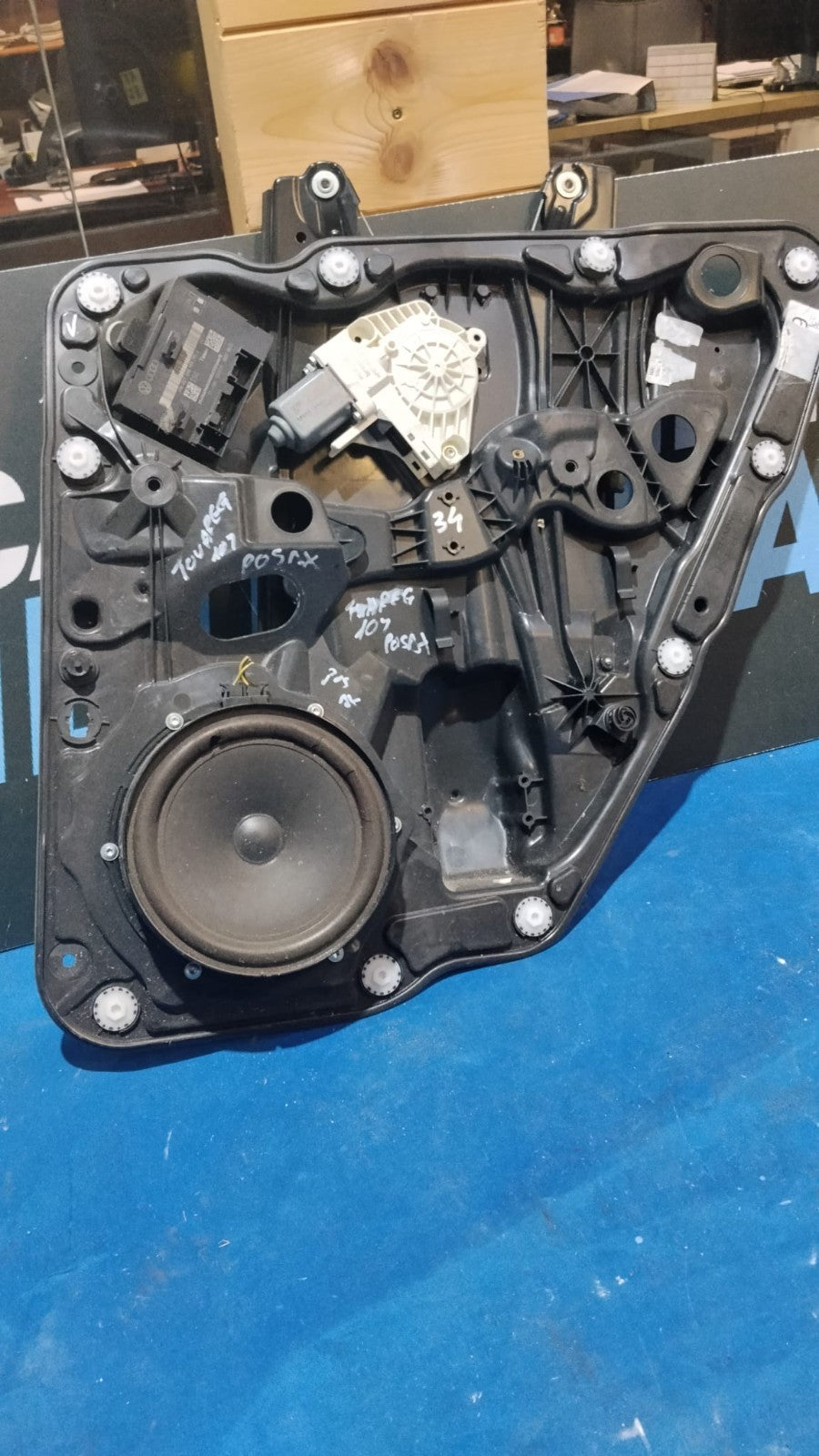 Alzacristalli posteriori destro con motorino Volkswagen Touareg 2010