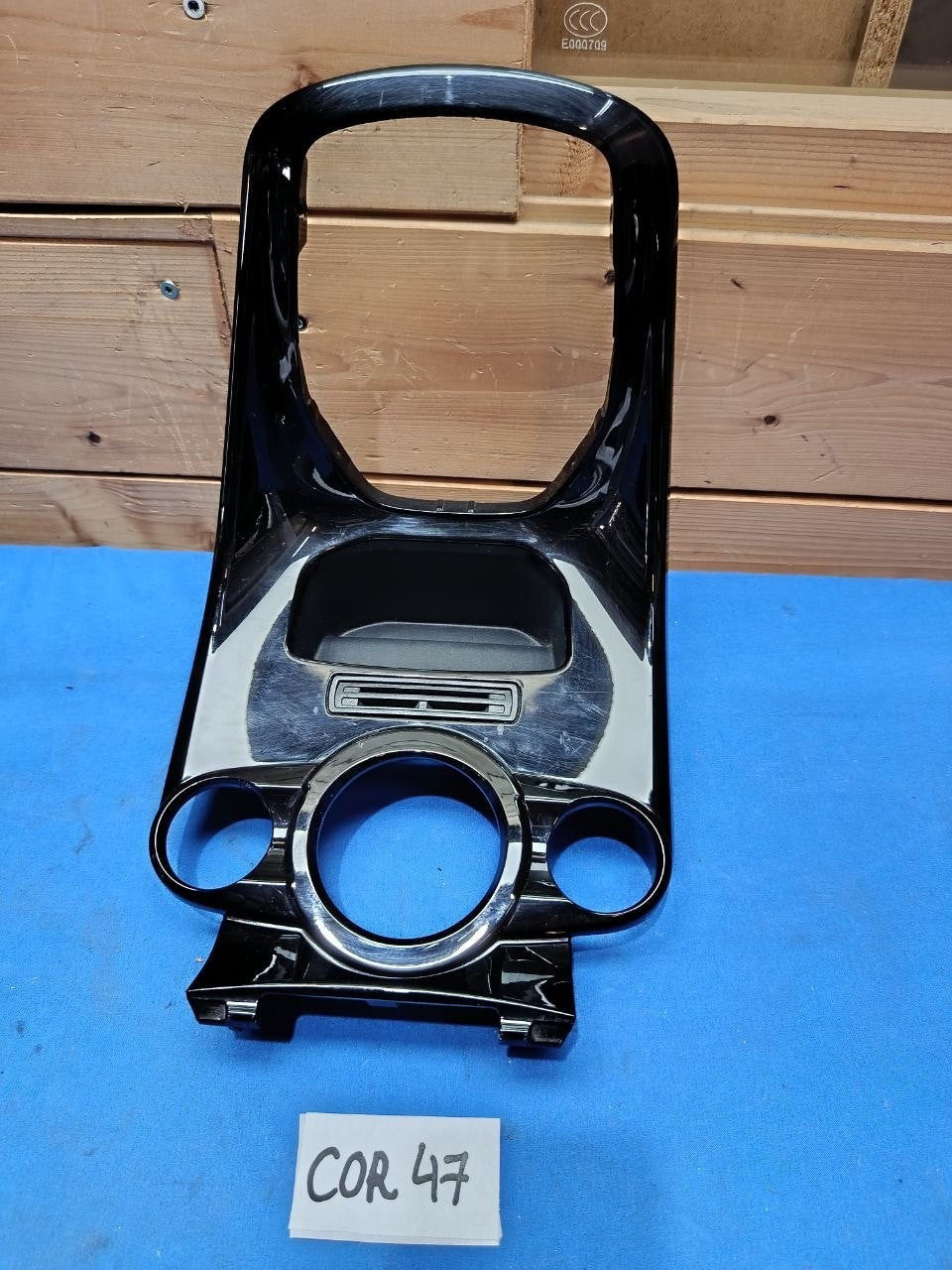 Cor 47 - Cornice Rivestimento consolle centrale Ford Fiesta graffiata