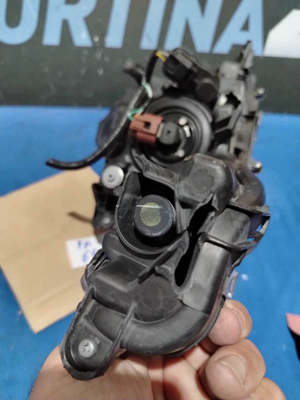 FA 65 - Faro anteriore destro Toyota Yaris Hybrid 2020 Mazda 2 attacchi rotti