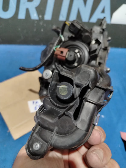 FA 65 - Faro anteriore destro Toyota Yaris Hybrid 2020 Mazda 2 attacchi rotti