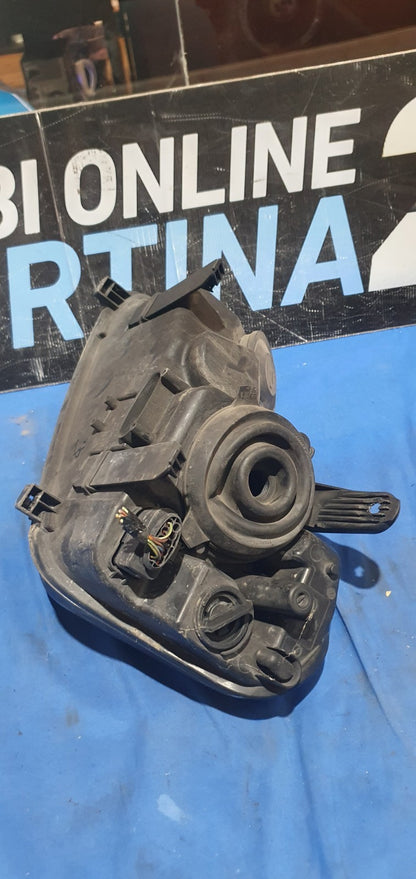 Fa 13 - Faro anteriore destro Ford C-Max 2010 cablaggio lampadine da rivedere