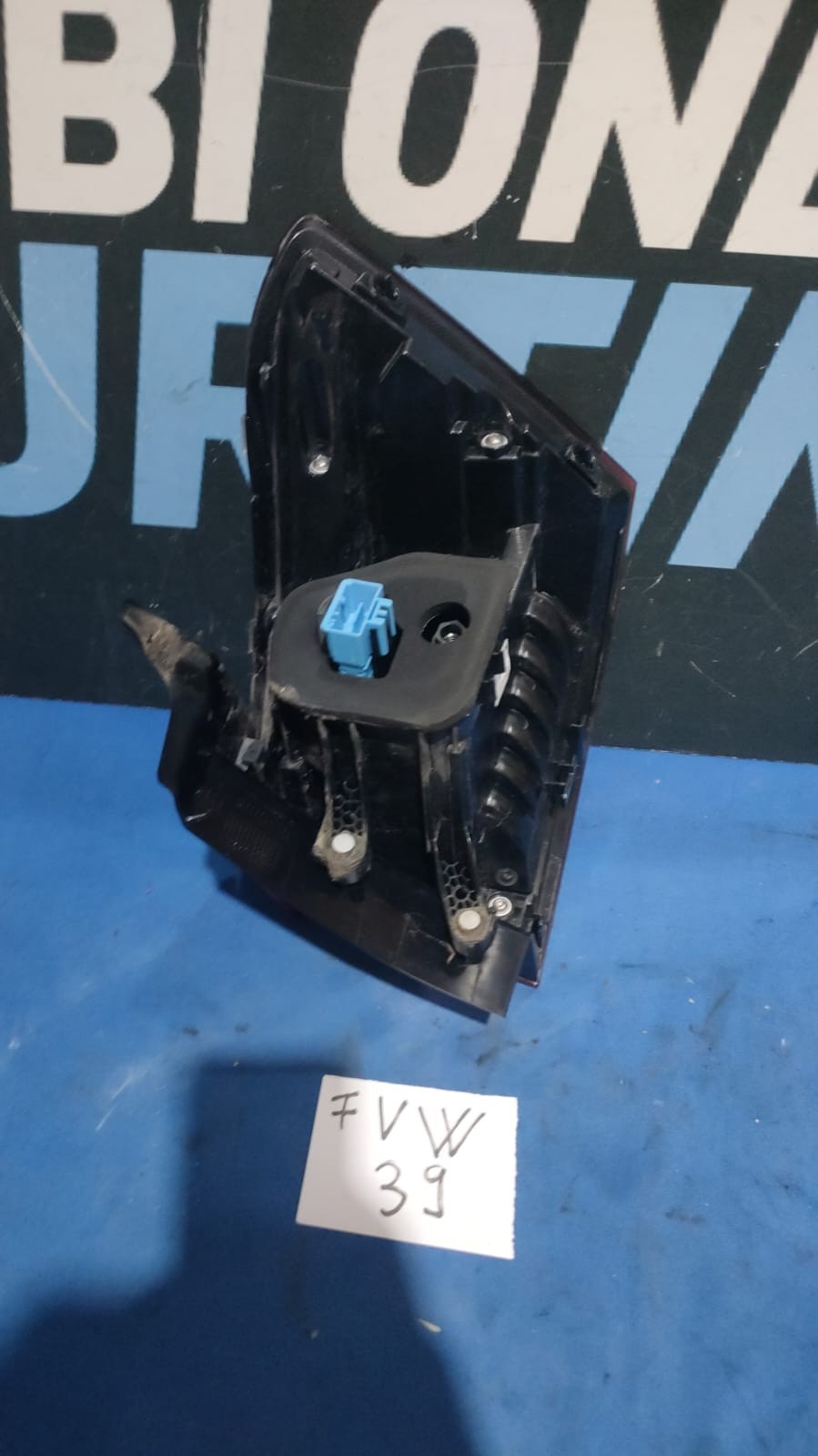 fanale posteriore esterno sinistro  Volkswagen t roc 2018 in poi fvw39