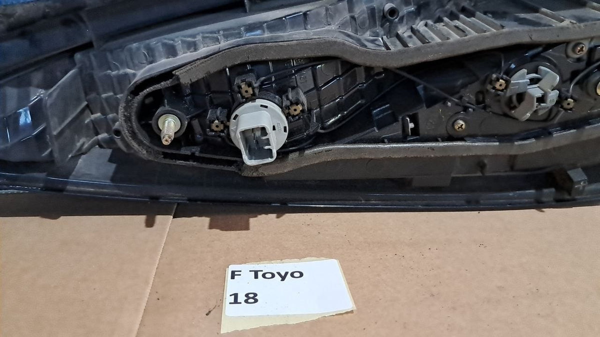 F Toyo 18 fanale posteriore destro Toyota yaris verso dal 2003