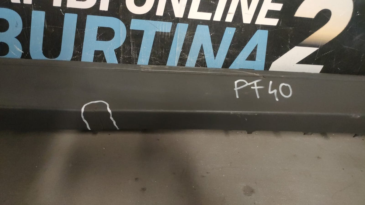 paraurti posteriore centrale  Opel Vivaro 2006-2014 piccolo spacco PF 40