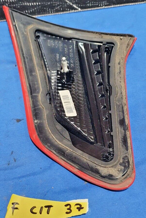 Fanale posteriore interno sinistro citroen c4 con danno alla plastica anteriore