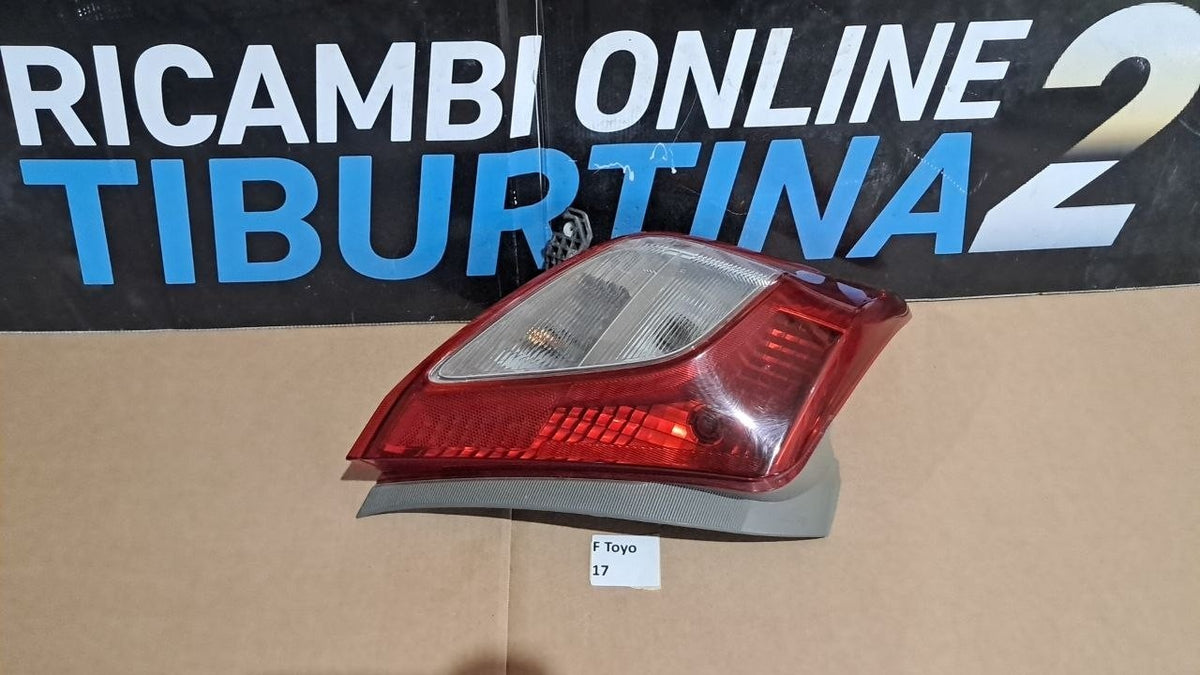 F Toyo 17 fanale posteriore sinistro Toyota yaris dal 2013