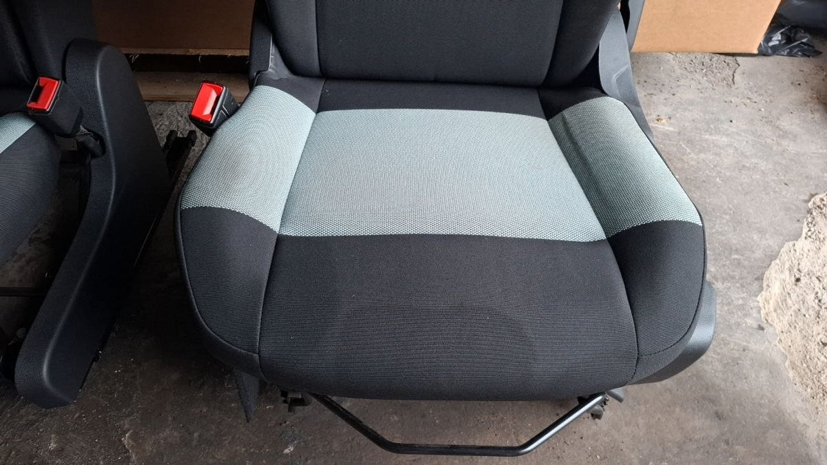 Tappezzeria in stoffa nera e celeste citroen berlingo con airbag sedile dal 2018