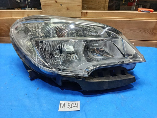 FA 204 - Faro anteriore destro Opel Mokka 2012 2015 con una crepa
