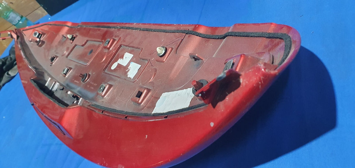 Spoiler posteriore  Renault Clio IV con attacco rotto 1540919x