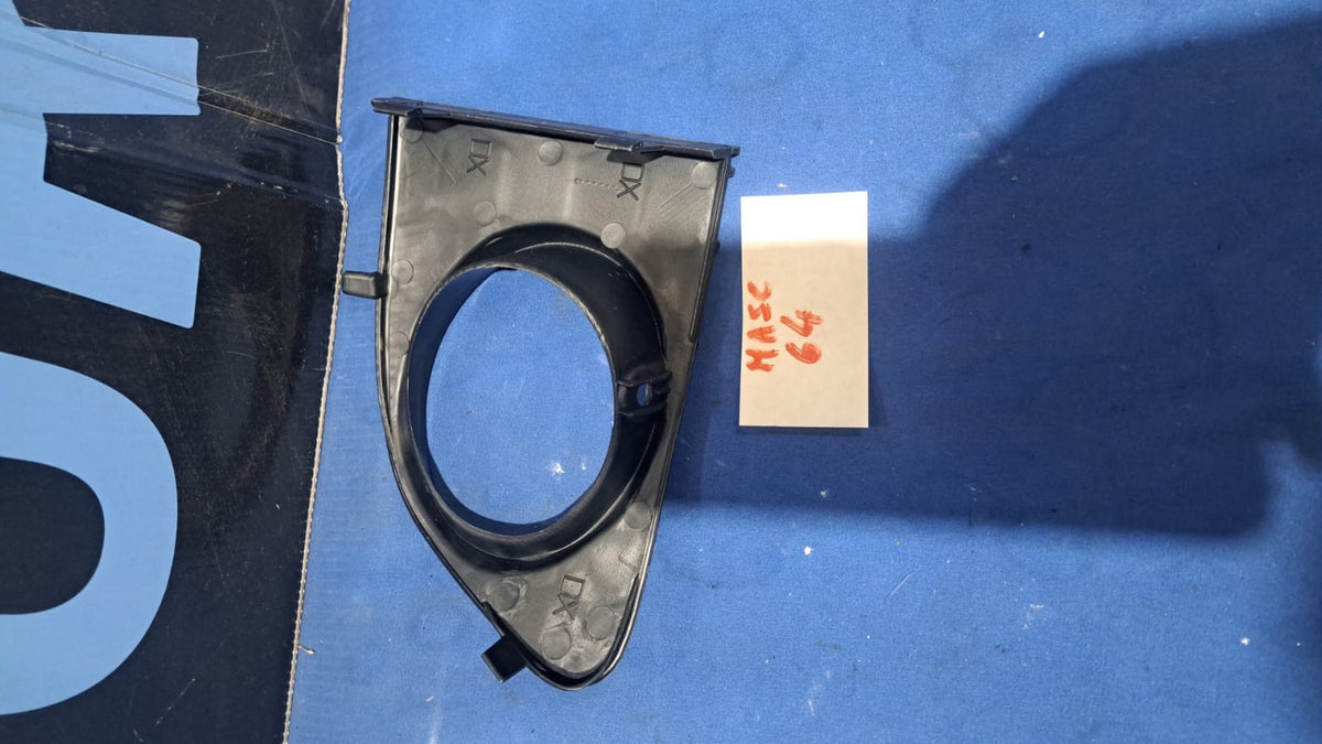 Masc 64 Mascherina destra paraurti anteriore per fiat punto dal 2012 con foro