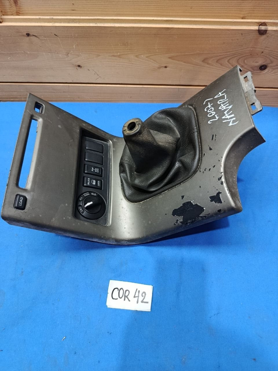 Cor 42 - Cornice con difetto rivestimento consolle tunnel centrale Nissan Navara
